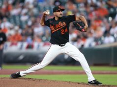 Zach Eflin, do Orioles, passa por uma cirurgia no cotovelo no final da temporada em um golpe de rotação inicial Zach Eflin nº 24 do Baltimore Orioles arremessa na terceira entrada contra o Texas Rangers no Oriole Park em Camden Yards em 31 de março de 2026 em Baltimore, Maryland.