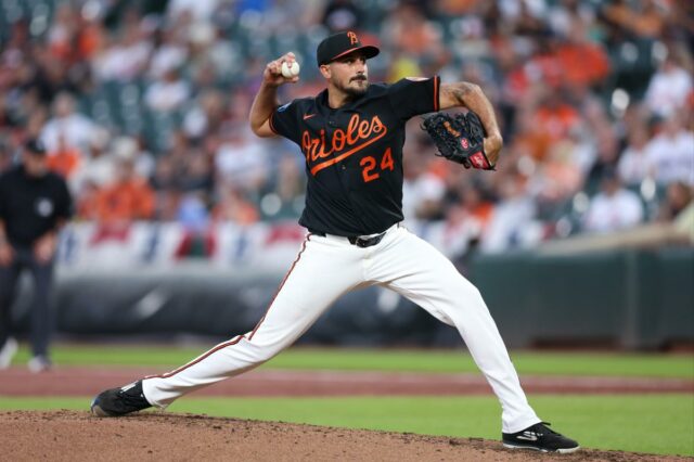 Zach Eflin, do Orioles, passa por uma cirurgia no cotovelo Zach Eflin nº 24 do Baltimore Orioles arremessa na terceira entrada contra o Texas Rangers no Oriole Park em Camden Yards em 31 de março de 2026 em Baltimore, Maryland.