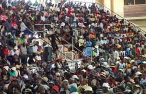 Zimbabuenses temem que a mudança constitucional planeada acabe com a escolha política O presidente do Zimbábue, Emmerson Mnangagwa, visto aqui em 20 de agosto de 2025. (Arquivo Richard A. Brooks/AFP)