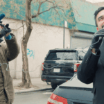 Zohran Mamdani entrevistado por John Wilson em vídeo sobre a redução de andaimes na cidade de Nova York (EXCLUSIVO)