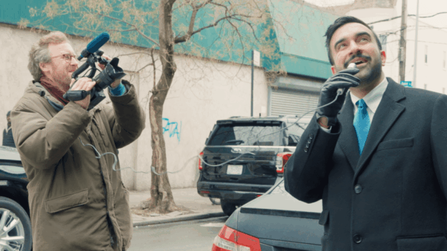 Zohran Mamdani entrevistado por John Wilson em vídeo sobre a Zohran Mamdani entrevistado por John Wilson em vídeo sobre a redução de andaimes na cidade de Nova York (EXCLUSIVO)