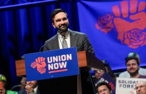 Zohran Mamdani se dá um tapinha nas costas com uma festa de 100 dias, discurso que os críticos chamam de ‘insegurança massiva’ Zohran Mamdani se dá um tapinha nas costas com uma festa de 100 dias, discurso que os críticos chamam de 'insegurança massiva'