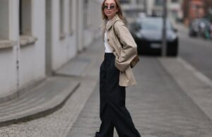 lululemon lançou um jeans parecido com uma calça de moletom que já prendeu os compradores PARIS, FRANÇA - 28 DE ABRIL: Diane Batoukina usa óculos escuros grandes quadrados marrom escuro da Dior, um vestido longo branco com decote quadrado / cinto de linho, um pulôver branco de lã com nervuras branco com nó brilhante no ombro, uma bolsa de couro marrom camelo com estampa de crocodilo da Ralph Lauren, salto bloco de camurça marrom / botins pontiagudos, durante uma sessão de fotos de moda de estilo de rua, em 28 de abril de 2023 em Paris, França. (Foto de Edward Berthelot/Getty Images)