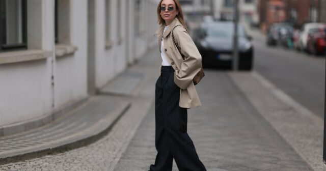 lululemon lançou um jeans parecido com uma calça de moletom PARIS, FRANÇA - 28 DE ABRIL: Diane Batoukina usa óculos escuros grandes quadrados marrom escuro da Dior, um vestido longo branco com decote quadrado / cinto de linho, um pulôver branco de lã com nervuras branco com nó brilhante no ombro, uma bolsa de couro marrom camelo com estampa de crocodilo da Ralph Lauren, salto bloco de camurça marrom / botins pontiagudos, durante uma sessão de fotos de moda de estilo de rua, em 28 de abril de 2023 em Paris, França. (Foto de Edward Berthelot/Getty Images)
