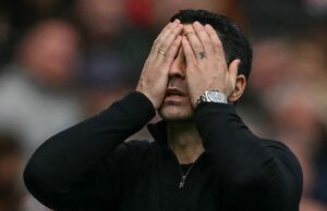 ‘Bebendo lágrimas do Arsenal’: como o tropeço dos Gunners gerou um frenesi de memes O zagueiro inglês nº 04 do Arsenal, Ben White, reage após a partida de futebol das quartas de final da Copa da Inglaterra entre Southampton e Arsenal no St Mary's Stadium em Southampton, sul da Inglaterra, em 4 de abril de 2026. A partida terminou Southampton 2 Arsenal 1 (Foto de Glyn KIRK / AFP) / RESTRITO A USO EDITORIAL. Não use áudio, vídeo, dados, listas de jogos, logotipos de clubes/ligas ou serviços