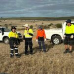 ‘Devastação total’: como os voluntários estão reconstruindo fazendas afetadas pelo fogo