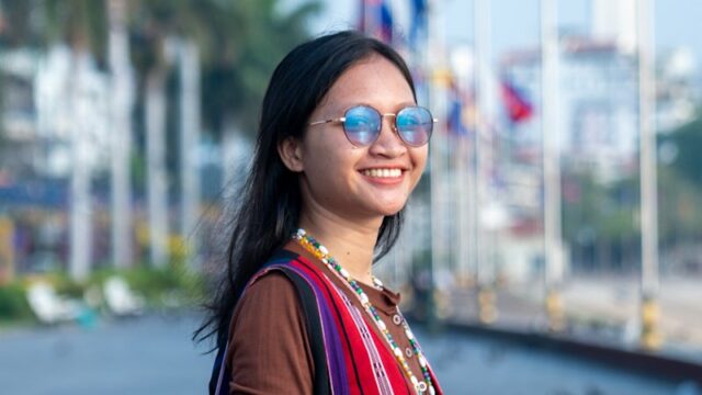 Os pais de Kary tentaram forçá-la a se casar aos 13 anos. Ela recusou e agora estuda psicologia em Phnom Penh. 