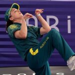 O breakdancer olímpico Raygun foi despedido voluntariamente de uma universidade de Sydney.