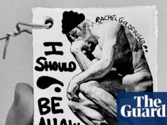 ‘Eles deveriam ser feitos à mão’: criadores de zine lutam para resistir à influência da IA ‘Eles deveriam ser feitos à mão’: criadores de zine lutam para resistir à influência da IA