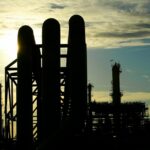 ‘Grande incêndio’ em refinaria de petróleo força moradores próximos a ficarem dentro de casa