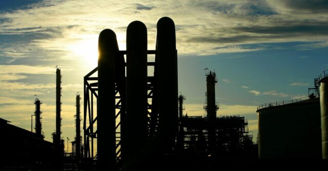 ‘Grande incêndio’ em refinaria de petróleo força moradores próximos a ‘Grande incêndio’ em refinaria de petróleo força moradores próximos a ficarem dentro de casa