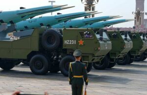 ‘Podemos estar no sopé de uma nova corrida armamentista nuclear’ Vice-Primeiro Ministro e Ministro da Defesa, Richard Marles, durante uma conferência de imprensa conjunta após a reunião dos Ministros da Defesa, no Parlamento em Canberra, na quinta-feira, 26 de março de 2026. fedpol Foto: Alex Ellinghausen