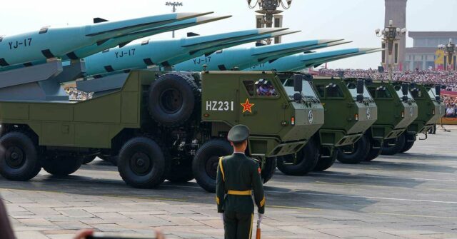 Vice-Primeiro Ministro e Ministro da Defesa, Richard Marles, durante uma conferência de imprensa conjunta após a reunião dos Ministros da Defesa, no Parlamento em Canberra, na quinta-feira, 26 de março de 2026. fedpol Foto: Alex Ellinghausen