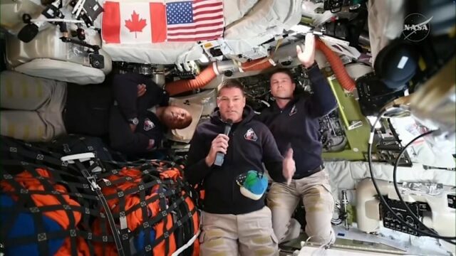 ‘Vimos algumas coisas extraordinárias’ – astronautas dão instruções a bordo do Artemis II
