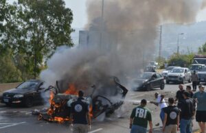 12 mortos por uma série de ataques israelenses contra carros no Líbano 12 mortos por uma série de ataques israelenses contra carros no Líbano