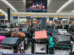 20.000 malas retidas após problema técnico no aeroporto de Heathrow deixa os viajantes confusos 20.000 malas retidas após problema técnico no aeroporto de Heathrow deixa os viajantes confusos