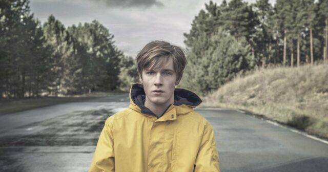 5 programas quase perfeitos da Netflix que valem a pena Louis Hofmann na 1ª temporada de Dark