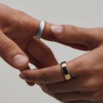 Uma imagem promocional de uma pessoa usando o Oura Ring 5