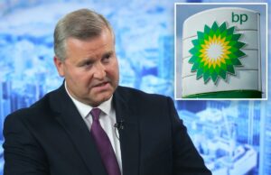 A BP foi abalada por outro escândalo quando o presidente Albert Manifold foi deposto após menos de um ano por acusações de intimidação A BP foi abalada por outro escândalo quando o presidente Albert Manifold foi deposto após menos de um ano por acusações de intimidação