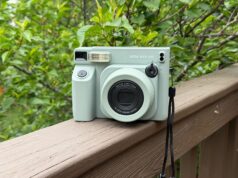 A Instax Wide 400 baseia-se na simplicidade da fotografia instantânea e a amplia, literalmente A Instax Wide 400 baseia-se na simplicidade da fotografia instantânea e a amplia, literalmente