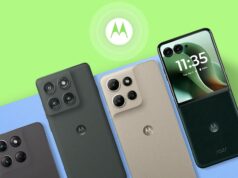A Motorola se reinventou como o principal fabricante de Android e está beneficiando a todos nós Uma pessoa cheirando uma cabine telefônica da Motorola