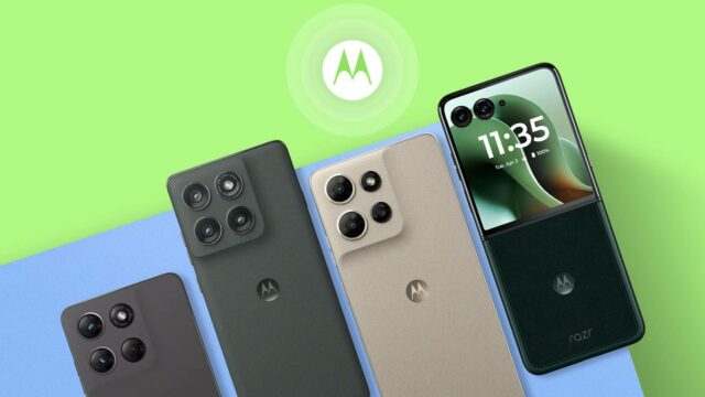 Uma pessoa cheirando uma cabine telefônica da Motorola