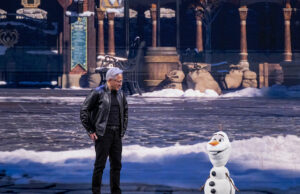 A Nvidia já comprometeu US$ 40 bilhões em acordos de capital de IA este ano Jensen Huang, chief executive officer of Nvidia Corp., and Olaf, a robotic character from the Disney movie Frozen, during a keynote address at the Nvidia GTC conference in San Jose, California, US, on Monday, March 16, 2026. Nvidia Corp., the company at the center of an explosive build-out of AI computing, expects to generate at least $1 trillion from its Blackwell and Rubin chips through the end of 2027.