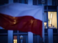 A Polônia diz que hackers invadiram estações de tratamento de água e os EUA enfrentam a mesma ameaça People are seen in the offices of Huawei Poland in Warsaw, Poland on January 12, 2018.