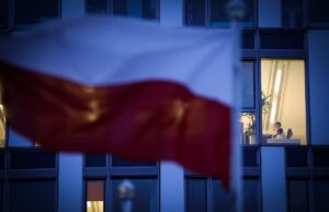 A Polônia diz que hackers invadiram estações de tratamento de água e os EUA enfrentam a mesma ameaça People are seen in the offices of Huawei Poland in Warsaw, Poland on January 12, 2018.