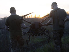 A Rússia diz que sua nova torre anti-drone dispara projéteis programáveis que calculam quando explodir A Rússia diz que sua nova torre anti-drone dispara projéteis programáveis que calculam quando explodir