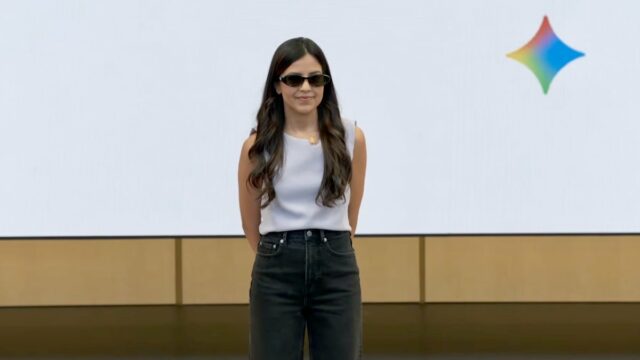 modelo usando óculos inteligentes Android XR da Samsung e Gentle Monster