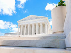 A Suprema Corte envia a decisão sobre o direito de voto dos nativos americanos, observada de perto, de volta ao tribunal inferior A Suprema Corte envia a decisão sobre o direito de voto dos nativos americanos, observada de perto, de volta ao tribunal inferior