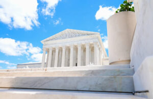A Suprema Corte envia a decisão sobre o direito de voto dos nativos americanos, observada de perto, de volta ao tribunal inferior A Suprema Corte envia a decisão sobre o direito de voto dos nativos americanos, observada de perto, de volta ao tribunal inferior