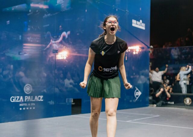 A adolescente egípcia Amina Orfi vence El-Sherbini e conquista o título mundial de squash da PSA
