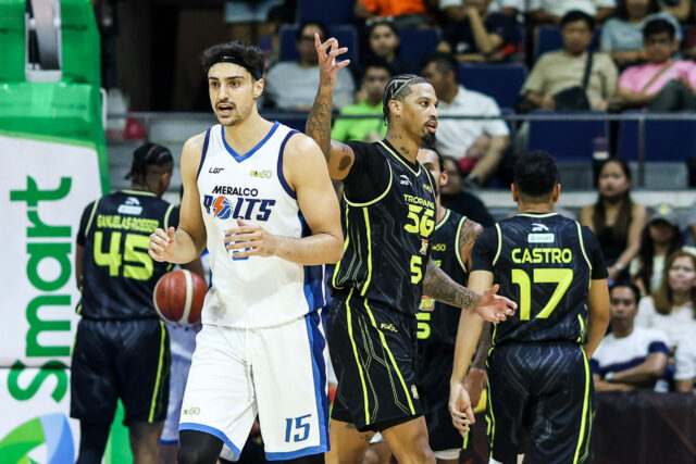 Meralco Bolts importou Patrick Gardner durante um jogo contra TNT Tropang 5G no jogo 4 das semifinais da PBA Commissioner's Cup de 2026.