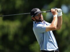 A ascensão de Cameron Young refletiu-se nas impressionantes probabilidades de swing do PGA Championship Cameron Young, dos Estados Unidos, assiste sua tacada do 15º tee durante uma rodada de treinos antes do PGA Championship no Aronimink Golf Club em 11 de maio de 2026 em Newtown, Pensilvânia.