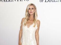 A bolsa pastel de Nicky Hilton faz qualquer roupa parecer 10 vezes mais rica Anne Hathaway