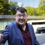 Graham Linehan fora do Southwark Crown Court, em Londres, ontem para apelar de sua condenação