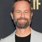 A estrela de 'Growing Pains' Kirk Cameron diz que deixou a Califórnia por causa da política 'terrível' e de 'todas as outras coisas que tornam difícil criar uma família'