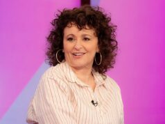 A estrela de Loose Women, Nadia Sawalha, saiu do programa da ITV ‘para lhe dar algum espaço’ depois de ser acusada de compartilhar ‘teorias de conspiração anti-semitas’ nas redes sociais A estrela de Loose Women, Nadia Sawalha, foi afastada por alegações de que compartilhava teorias de conspiração anti-semitas 'desequilibradas' nas redes sociais