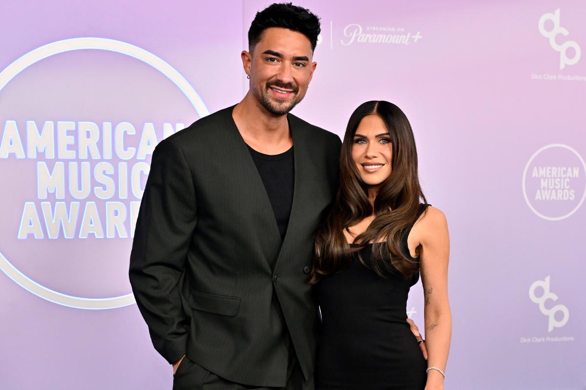 A estrela de ‘Mormon Wives’ Jessi Draper e o ex-aluno de ‘Vanderpump Villa’ Marciano Brunette fazem estreia no tapete vermelho em 2026 AMAs