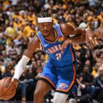 O armador do Thunder, Shai Gilgeous-Alexander (2), ganhou seu segundo prêmio consecutivo de MVP da NBA.