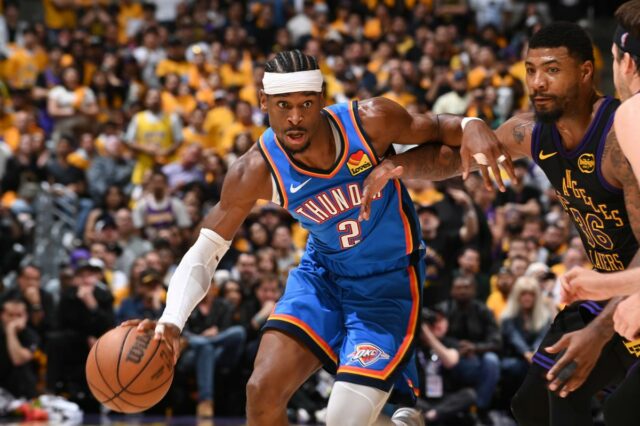 O armador do Thunder, Shai Gilgeous-Alexander (2), ganhou seu segundo prêmio consecutivo de MVP da NBA.