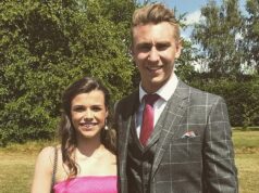 A estrela internacional do rugby fica com o coração partido quando o casamento com sua namorada de infância desmorona – e a esposa vai morar com seu amigo próximo A estrela internacional do rugby Jamie Ritchie e sua namorada de infância, Millie, se separaram