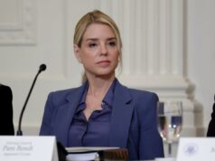 A ex-AG Pam Bondi foi diagnosticada com câncer logo após ser demitida por Trump: relatório A ex-AG Pam Bondi foi diagnosticada com câncer logo após ser demitida por Trump: relatório