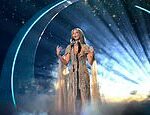 A final da Eurovisão voa mais tarde: bandeira Look Mum No Computer para o Reino Unido enquanto Delta Goodrem é cotada para vencer o concurso - atualizações ao vivo