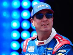 A lenda da NASCAR, Kyle Busch, não existe mais; estava com falta de ar e tossindo sangue um dia antes de sua morte, revela a ligação para o 911 lightbox-info