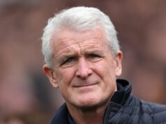 A lenda do Man Utd, Mark Hughes, deixa o Carlisle United depois de não conseguir garantir a promoção A lenda do Man Utd, Mark Hughes, deixa o Carlisle United depois de não conseguir garantir a promoção
