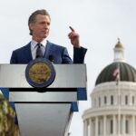 A loucura da liberdade condicional de Gavin Newsom continua