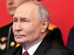 A maré está começando a virar contra Putin na Ucrânia? ANÁLISE Pavel Bednyakov/AP - FOTO: O presidente russo, Vladimir Putin, participa do desfile militar do Dia da Vitória em Moscou, 9 de maio de 2026, durante as comemorações do 81º aniversário da vitória da União Soviética sobre a Alemanha nazista durante a Segunda Guerra Mundial.